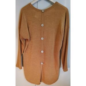 T13 Lilian Gold Lightweight Knit pullover sweater w back button detail